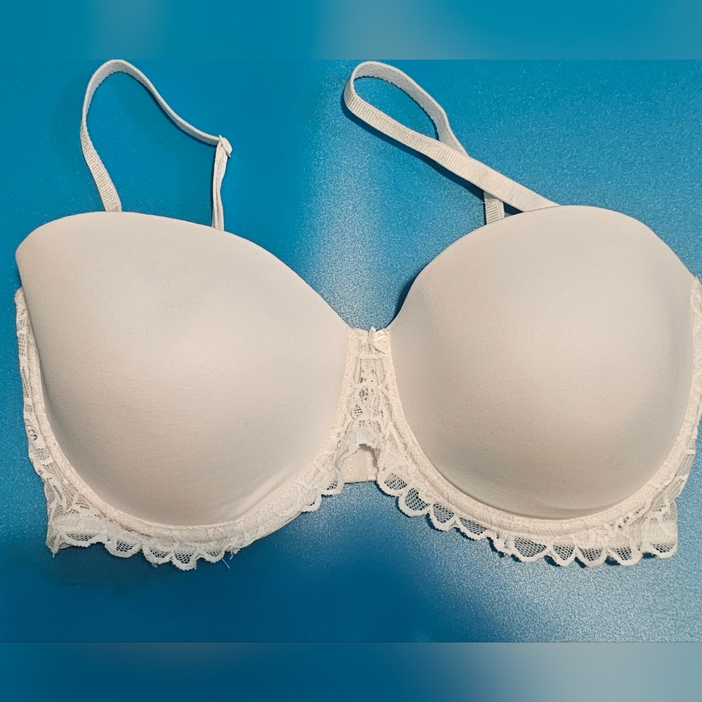 Elegant White Lace Bra 38DD